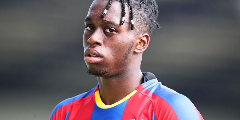 Aaron Wan-Bissaka bắt đầu sự nghiệp chơi bóng dưới màu áo CLB Crystal Palace