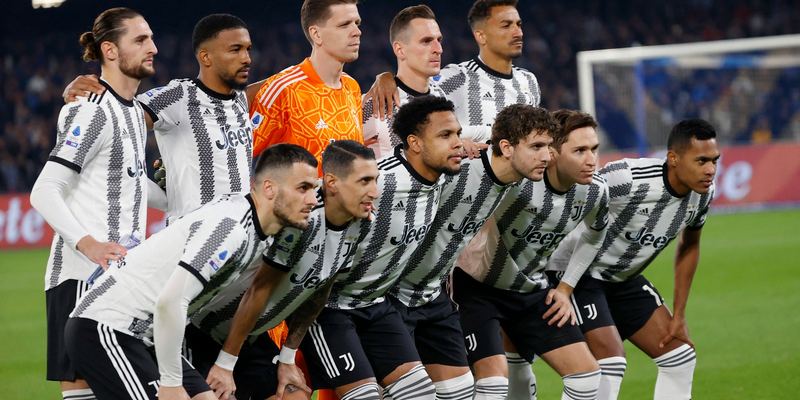 Câu lạc bộ Juventus đã trải qua hơn 100 năm lịch sử với đầy những thăng trầm